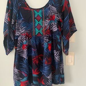 Flowy short dress with sleeves